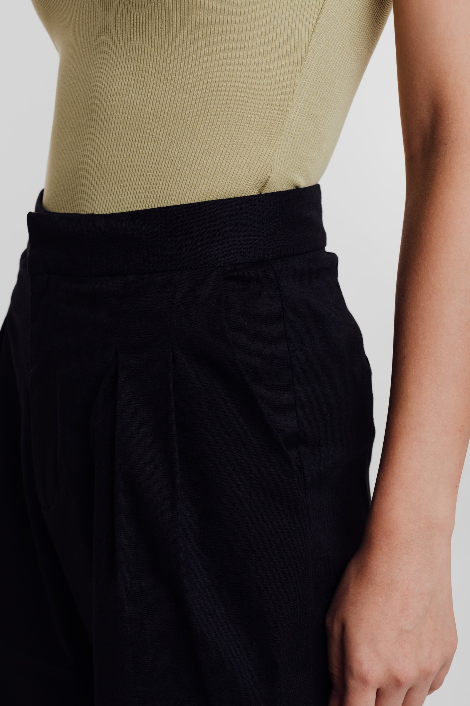 Linen Pants in Black - Image 4